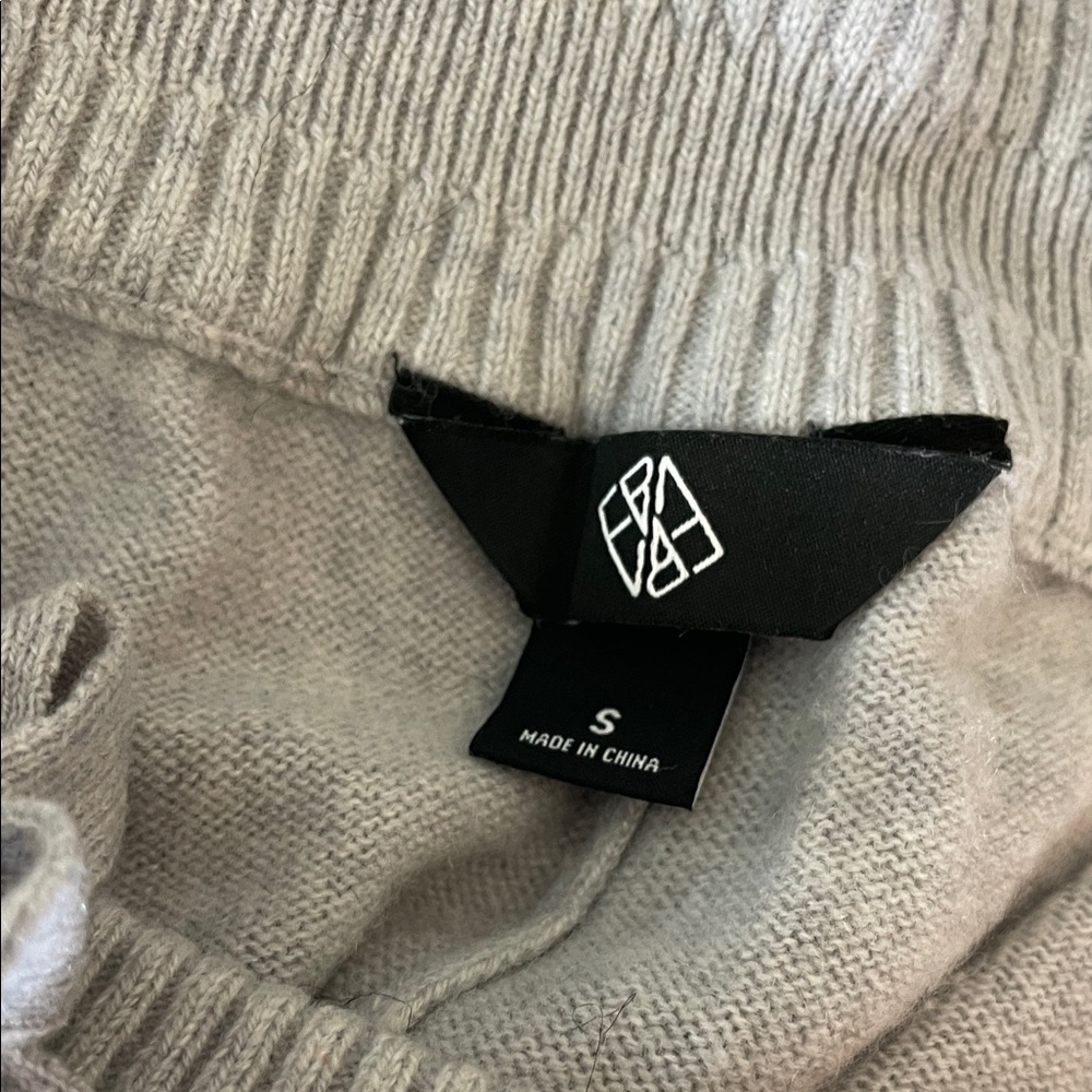 Eddie Bauer 100% cashmere Cozy Gray Hoodie and Jogger Set - Picture 4 of 16